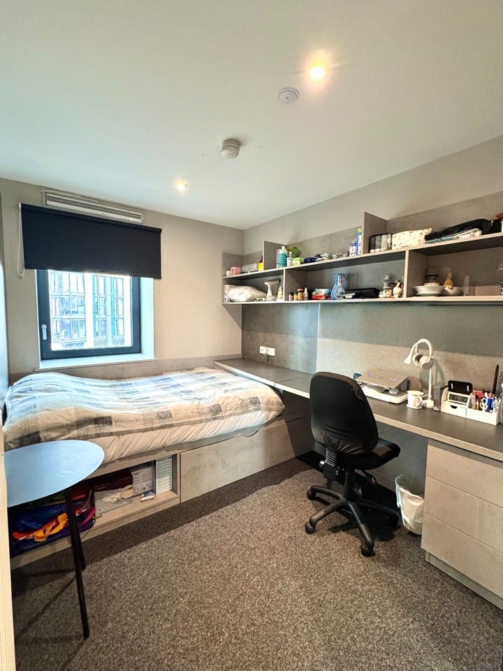 Room South Lambeth Road in Greater London
