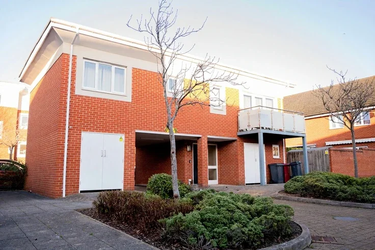 House Fair Isle Way in Reading