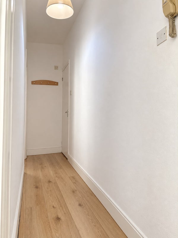 Flat Lennard Road in Greater London