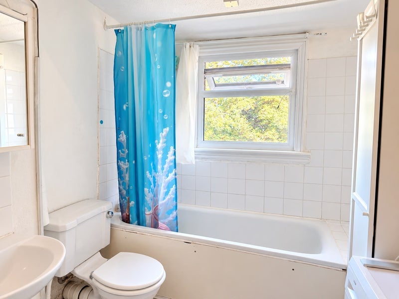 Flat Lennard Road in Greater London