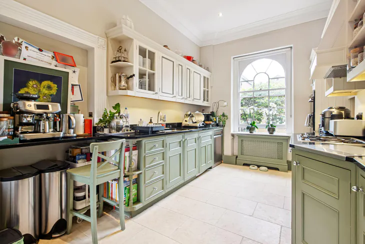 House Warwick Gardens in Greater London