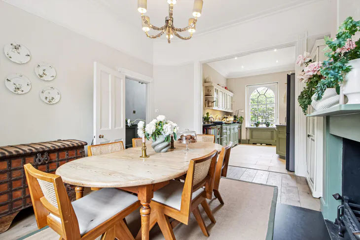 House Warwick Gardens in Greater London