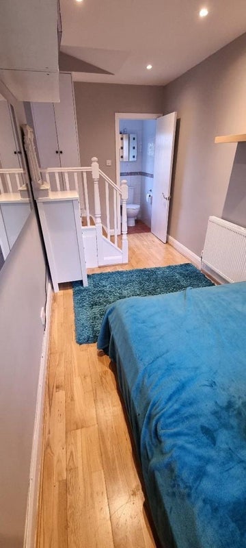 Room Greenway Close in Greater London
