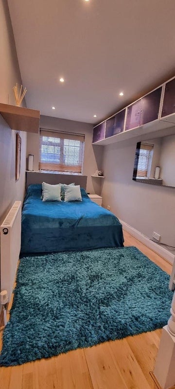 Room Greenway Close in Greater London