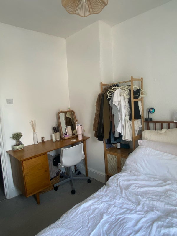 Room Clouds Hill Road in Bristol
