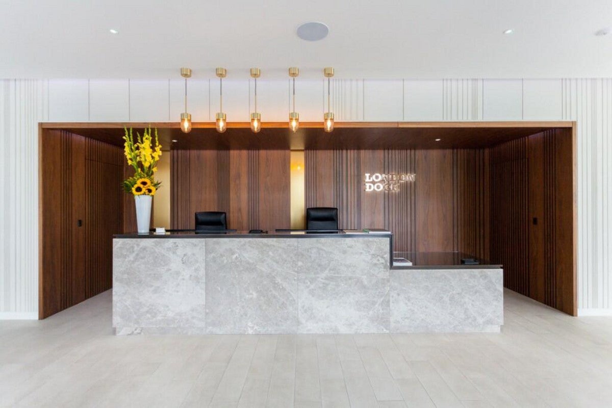 Flat Merino Gardens in Greater London