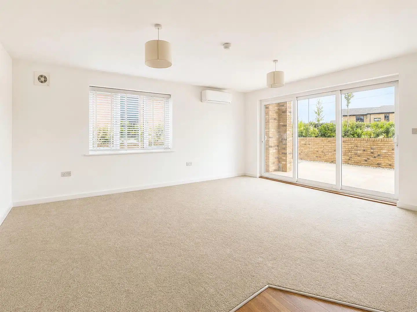 Flat Woodside Avenue in Chartham
