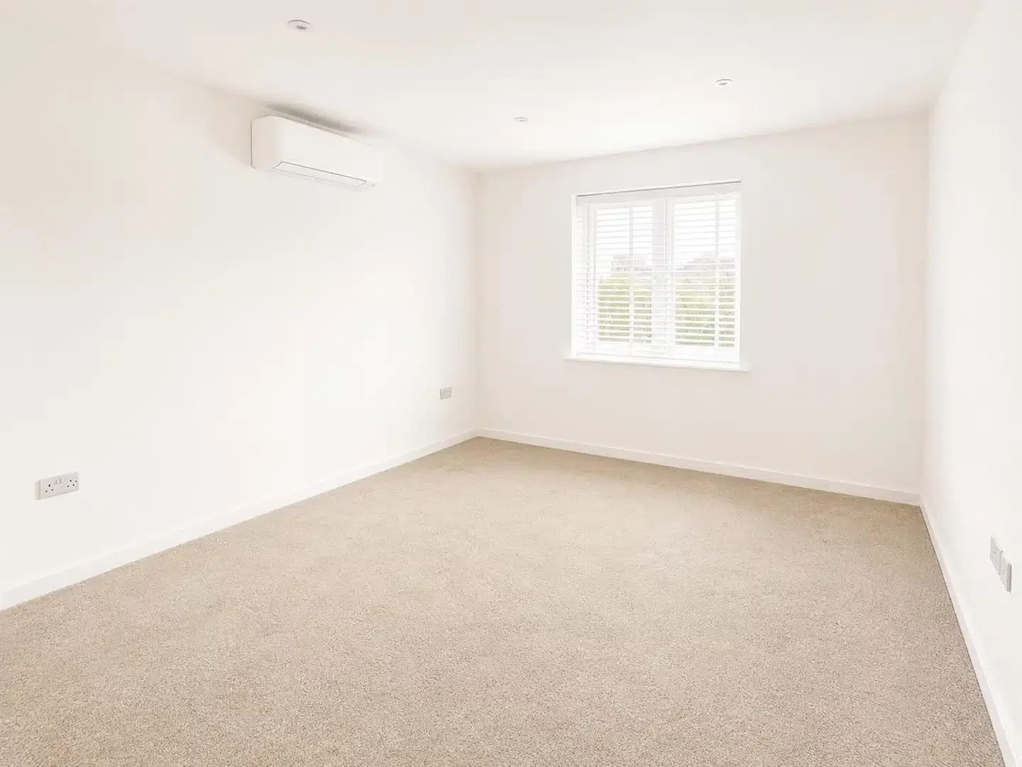 Flat Woodside Avenue in Chartham