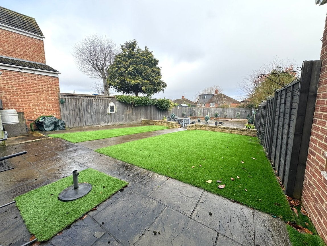 House Hereford Lawns in Swindon