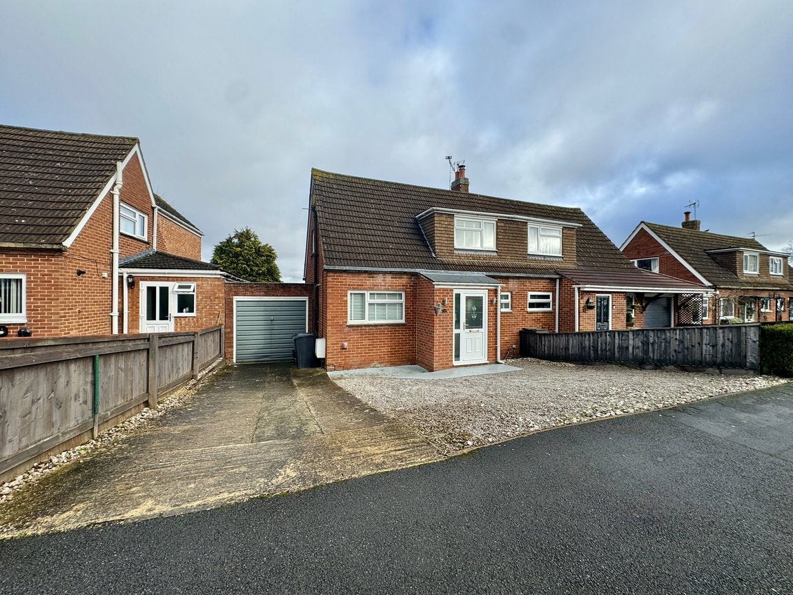 House Hereford Lawns in Swindon