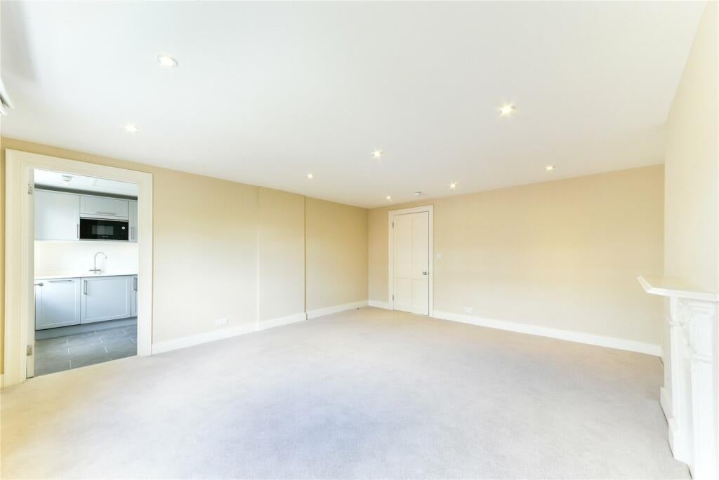 Flat Bedford Place in Greater London