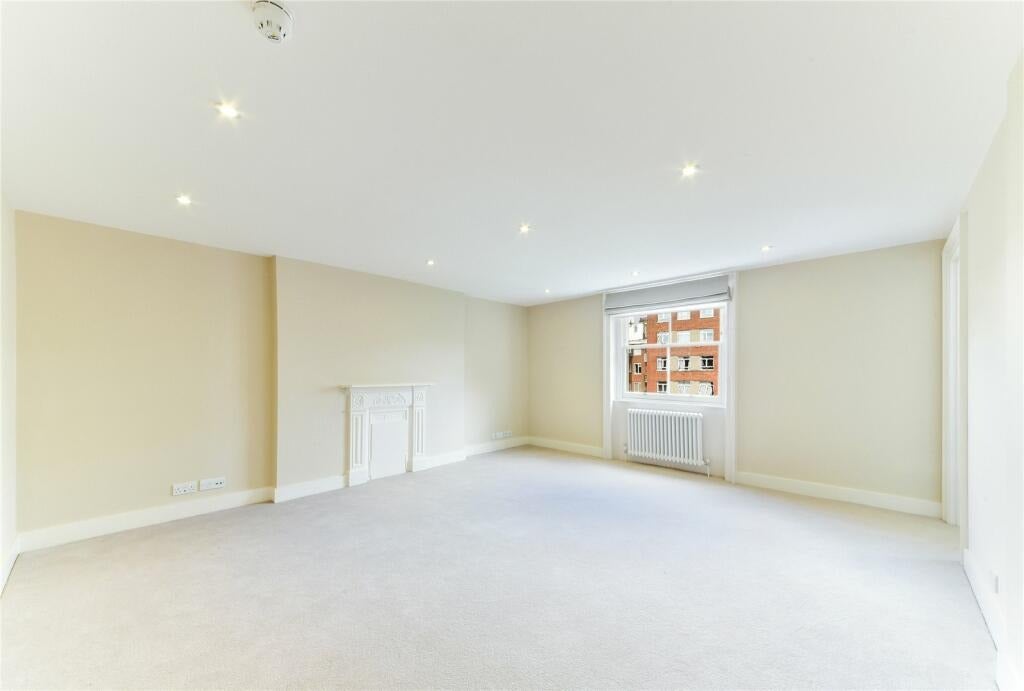 Flat Bedford Place in Greater London