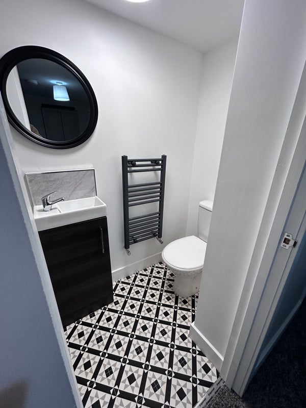 Room Longman Road in Barnsley