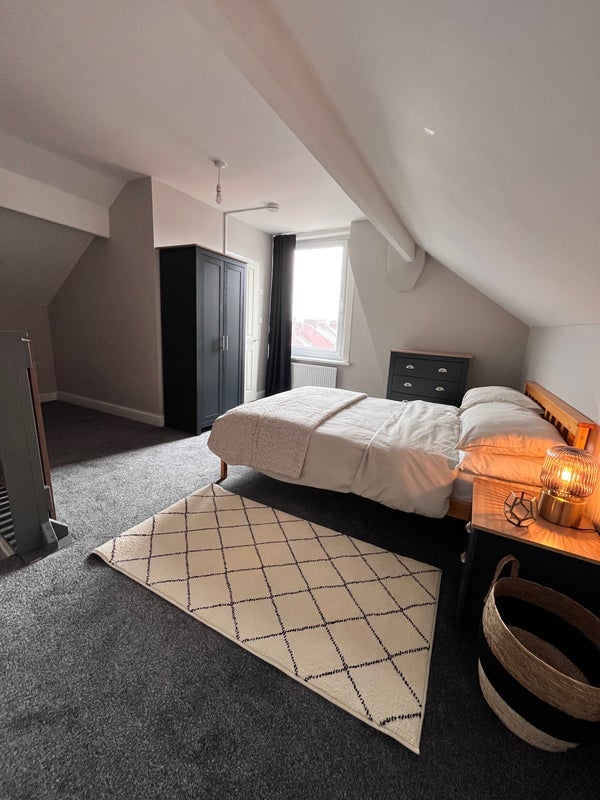 Room Longman Road in Barnsley