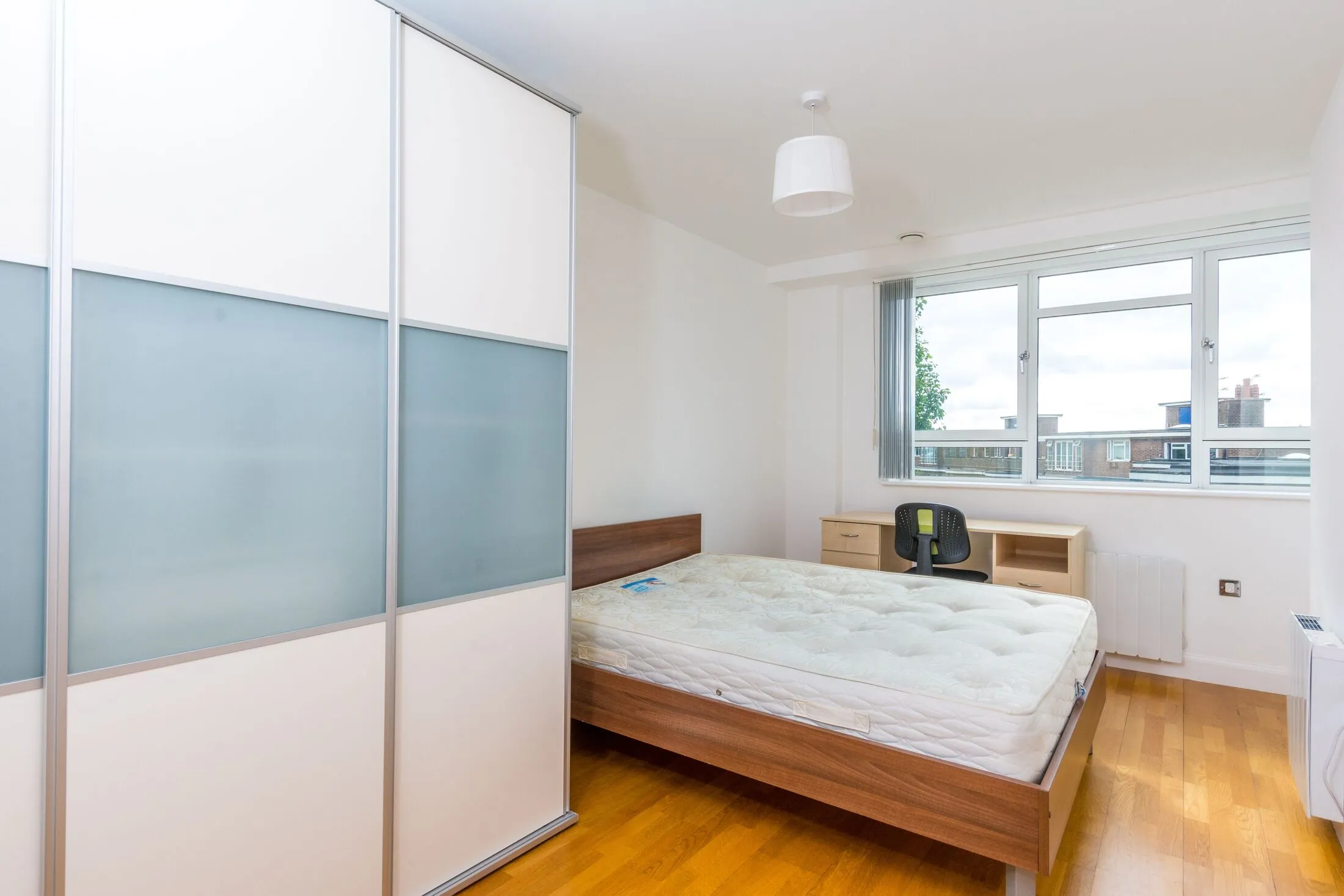 Flat Hanger Green in Greater London