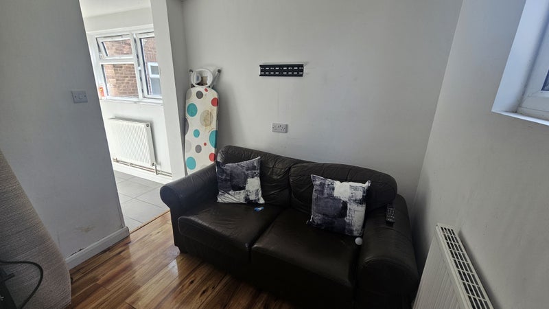Room Woodhall Road in Chelmsford