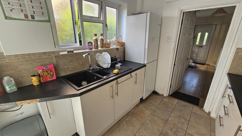 Room Woodhall Road in Chelmsford