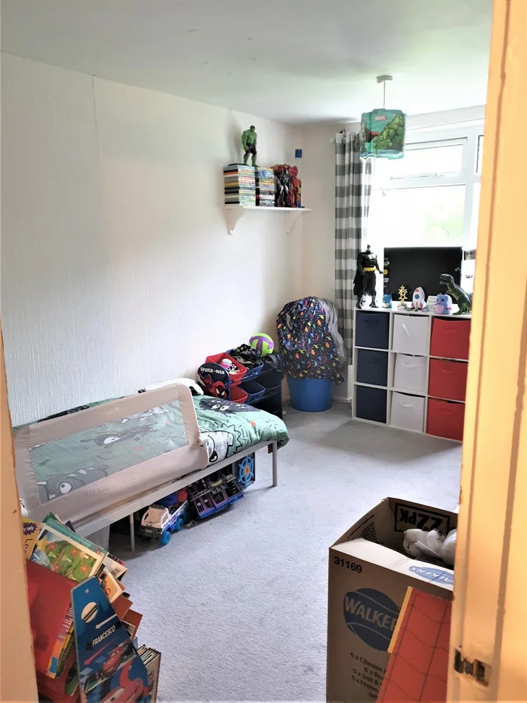 Flat Saxville Road in Greater London