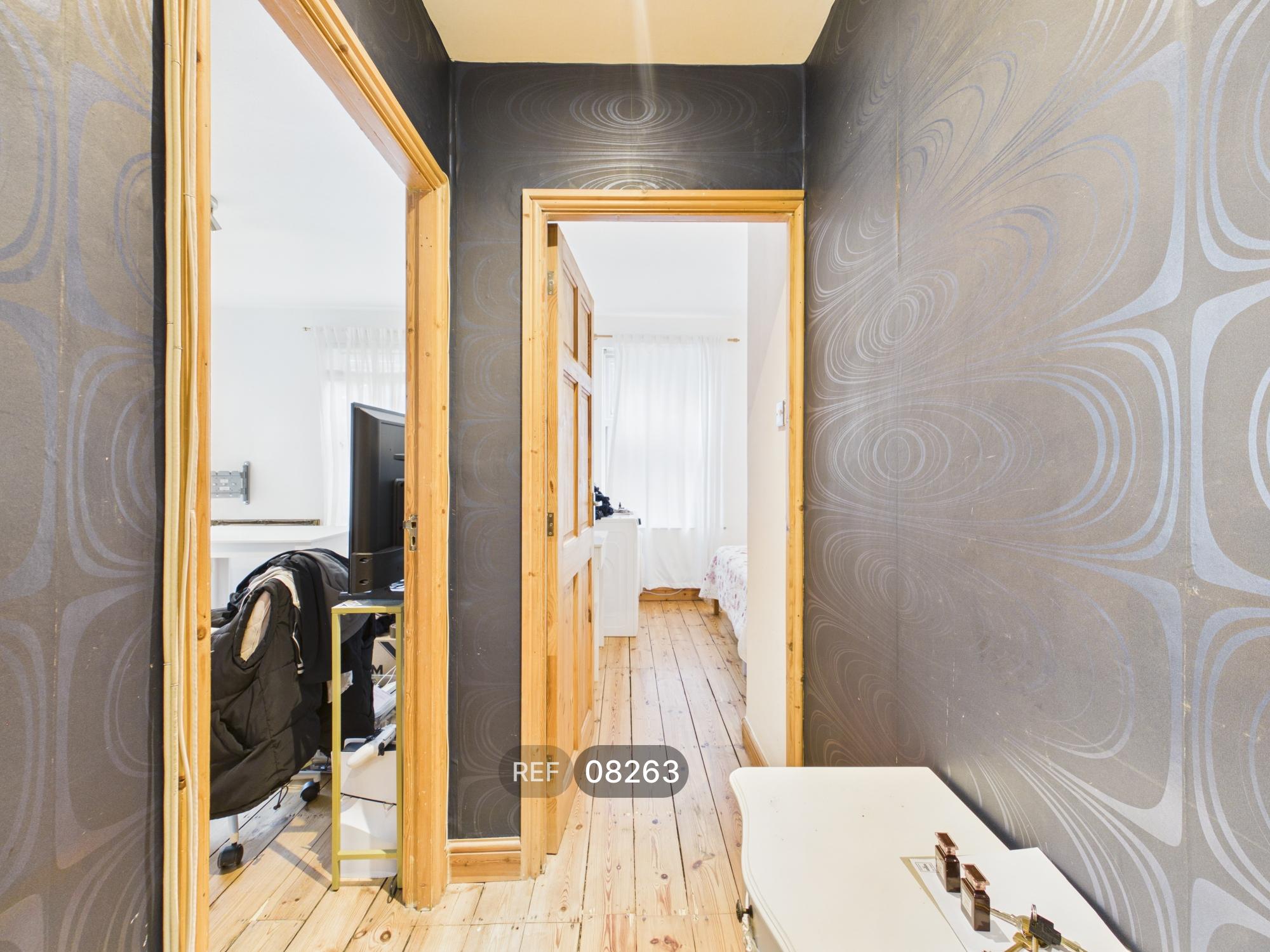 Flat Sudbourne Road in Greater London
