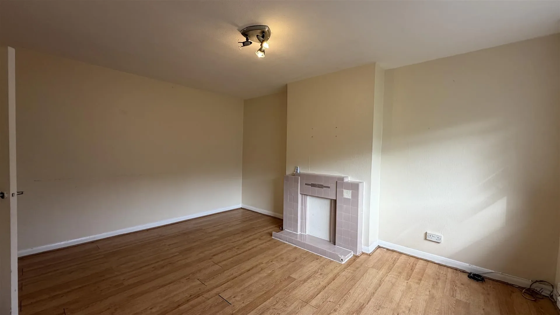 Flat Summit Close in Greater London