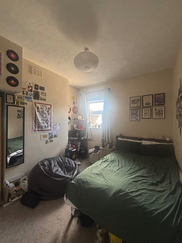 Room Kemsing Road in Greater London