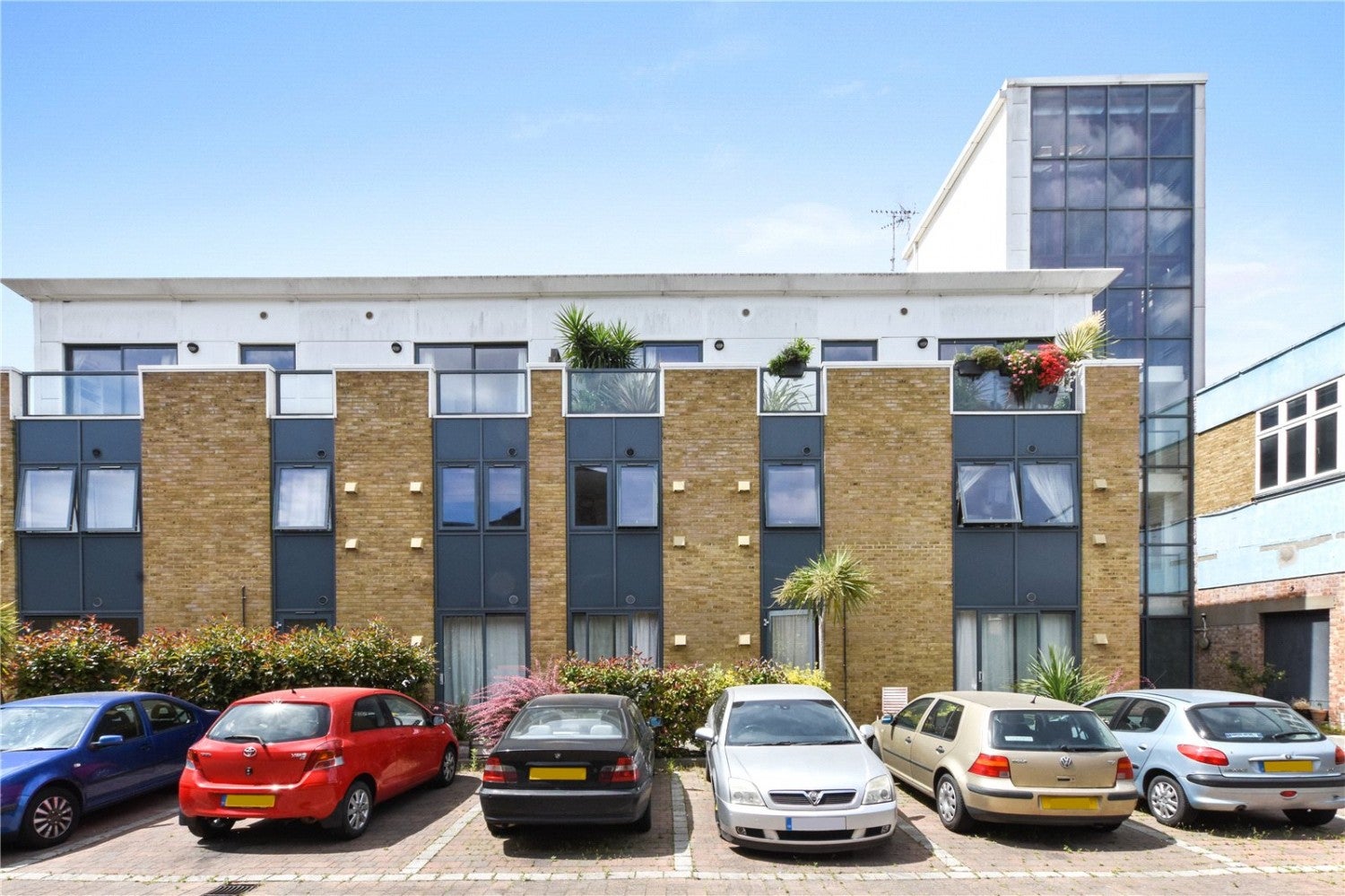 Flat Matching Court in Greater London