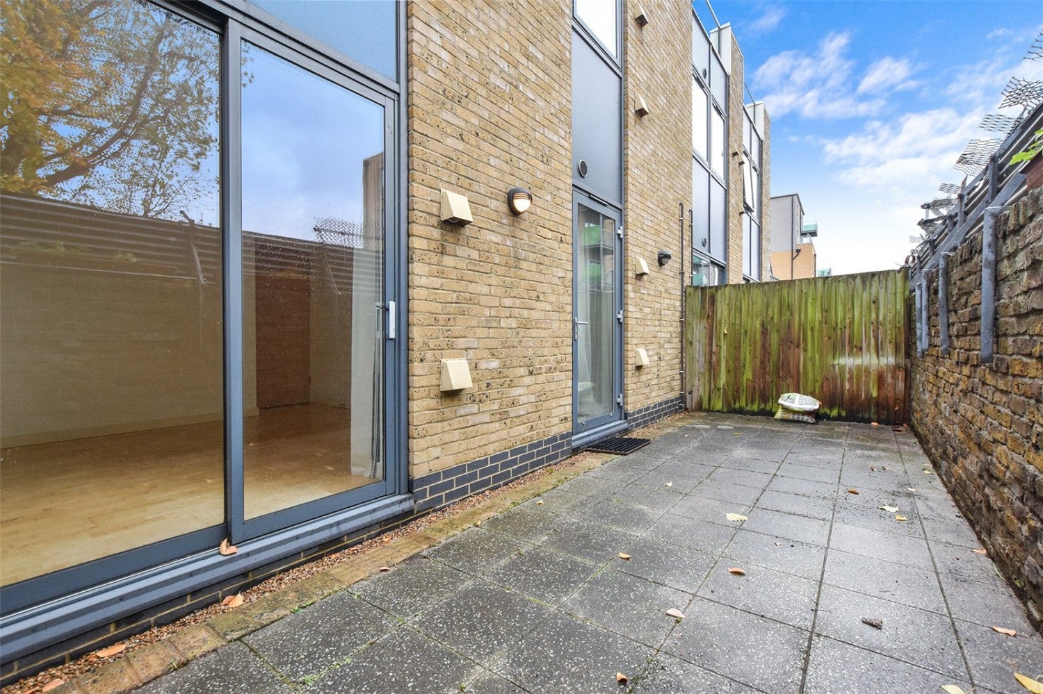 Flat Matching Court in Greater London