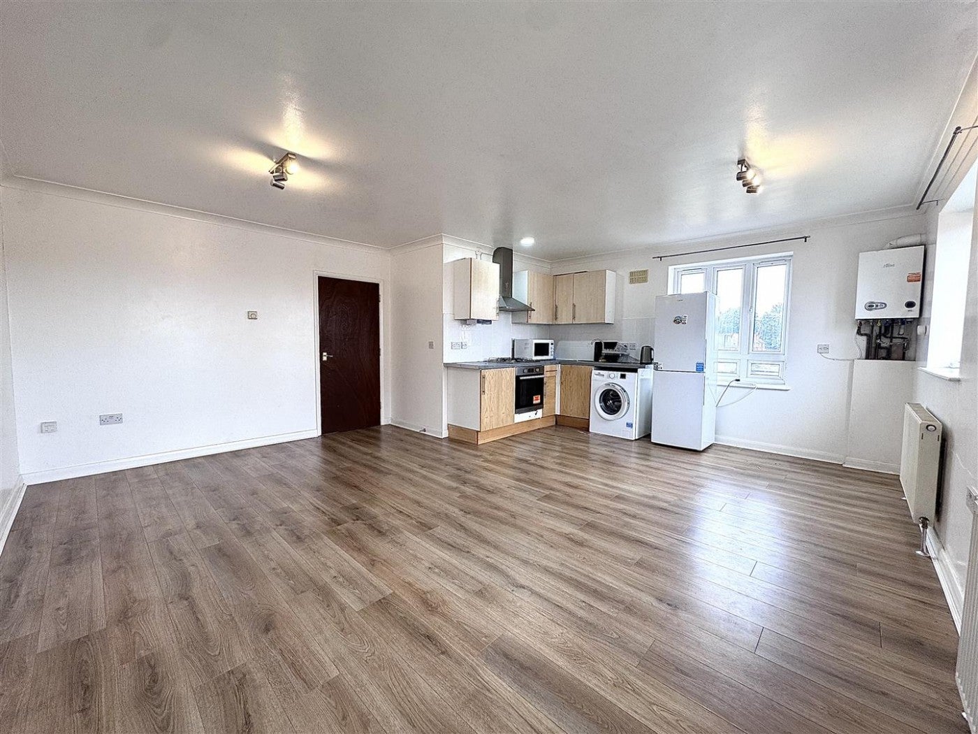 Flat Kilsmere Lane in Cheshunt