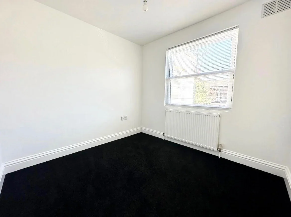 Flat Albert Road in Greater London
