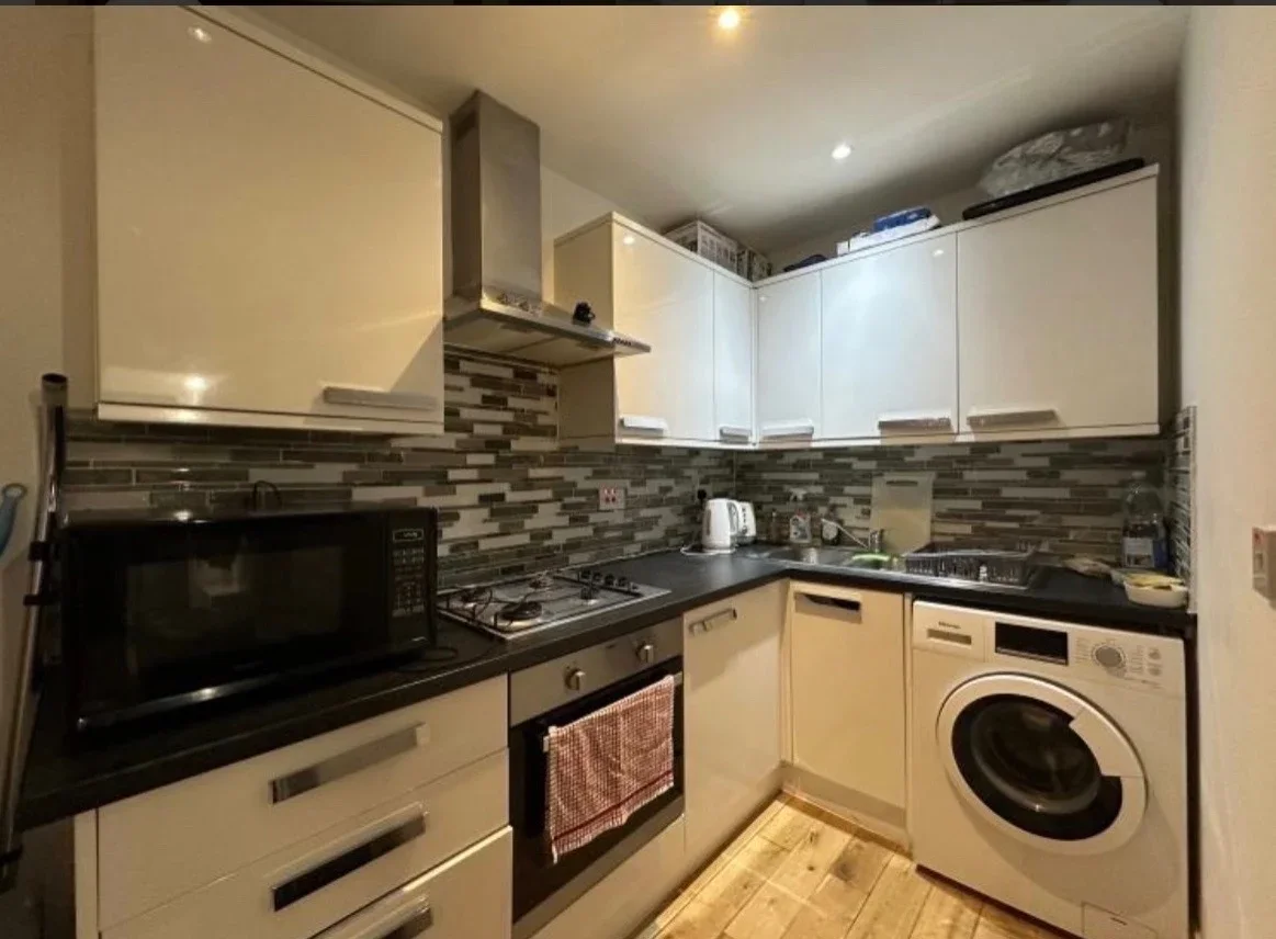 Flat Albert Road in Greater London
