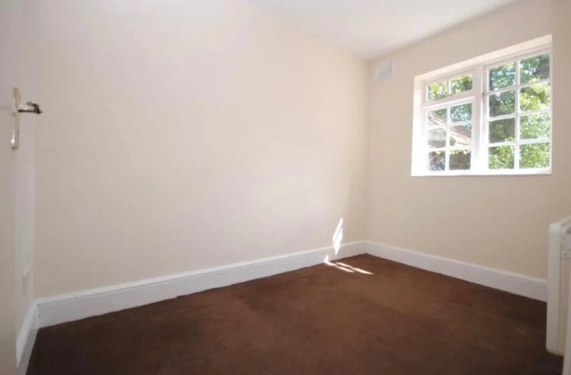 Flat Albert Road in Greater London