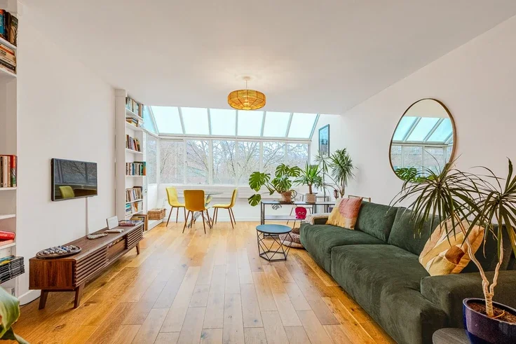 Flat Brunswick Square in Greater London