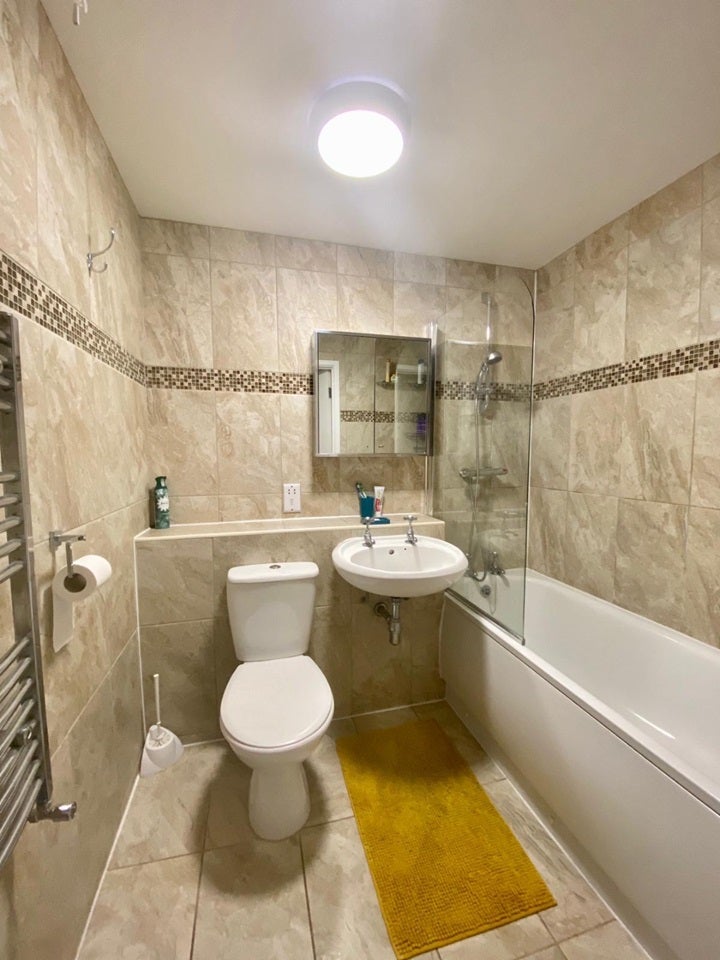 Flat Millard Road in Greater London