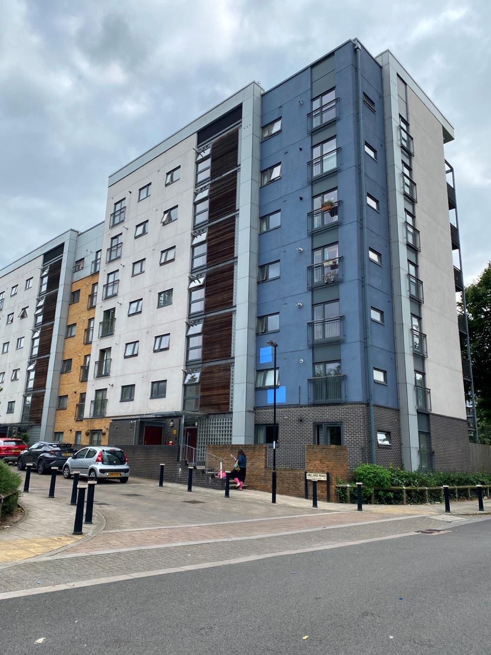 Flat Millard Road in Greater London