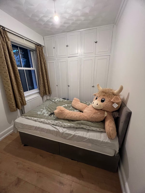 Room Finborough Road in Greater London