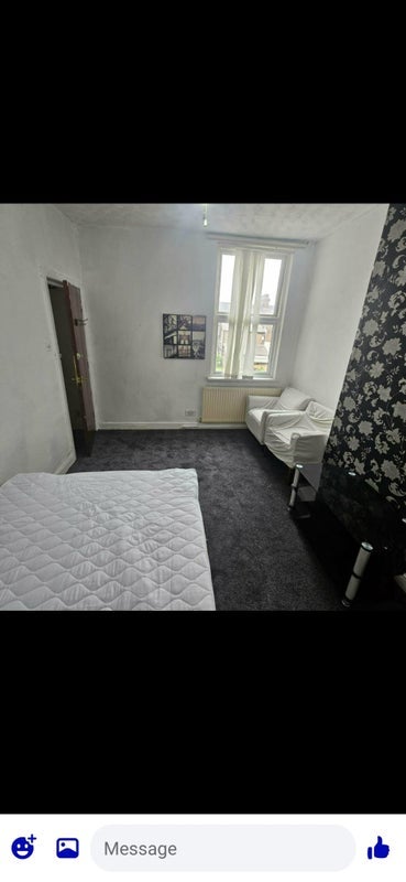Room Barlow Road in Manchester