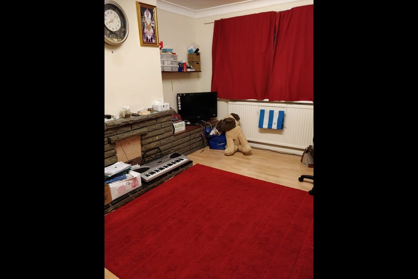 Flat Milford Gardens in Greater London