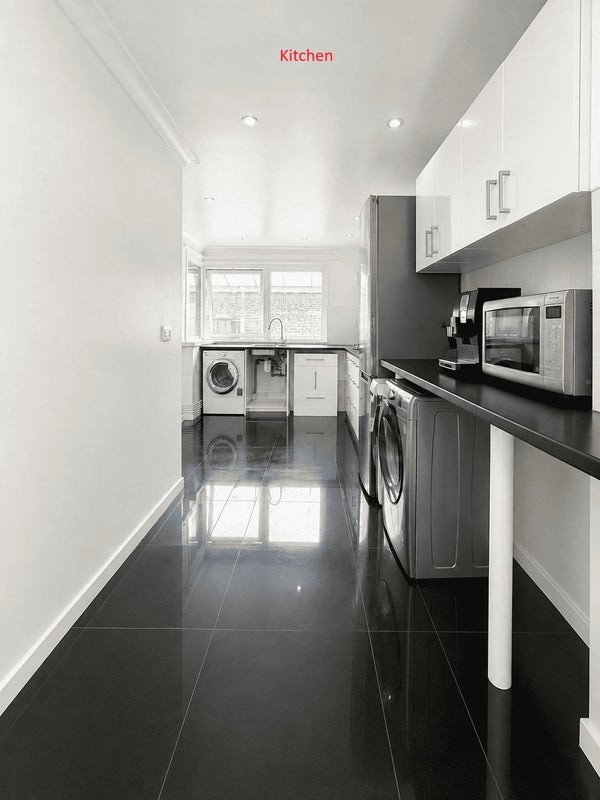 Room Corry Drive in Greater London