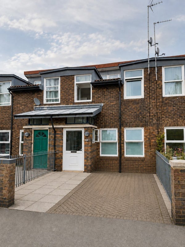 Room Corry Drive in Greater London