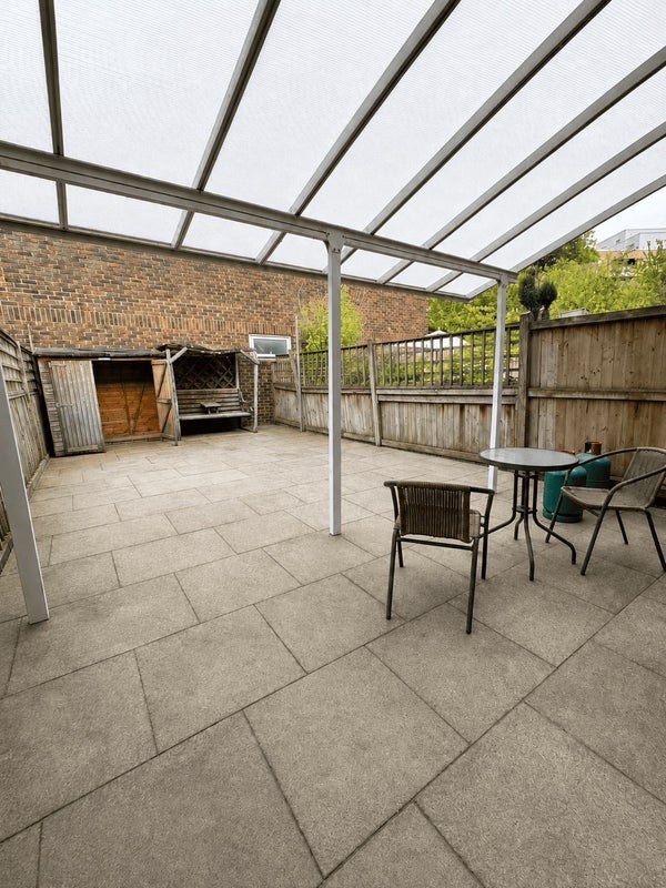 Room Corry Drive in Greater London