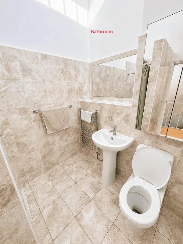 Room Corry Drive in Greater London