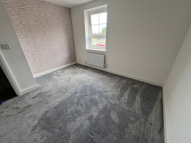 Flat Fife Way in Dover
