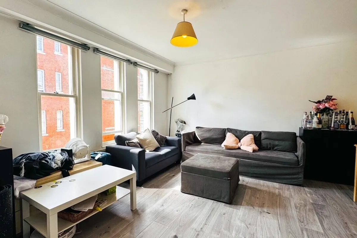 Flat Pied Bull Yard in Greater London