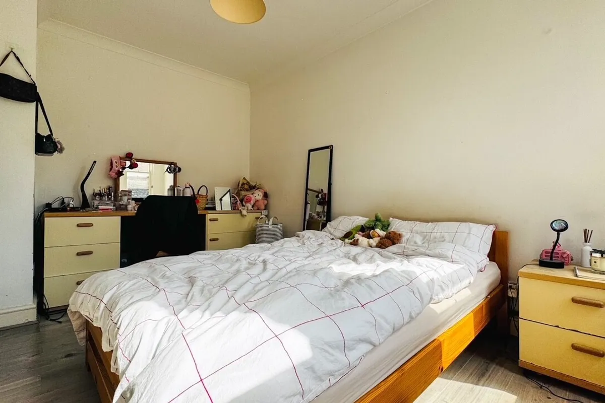 Flat Pied Bull Yard in Greater London