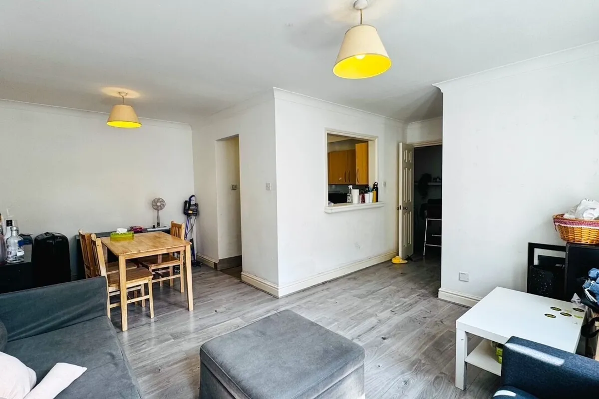 Flat Pied Bull Yard in Greater London