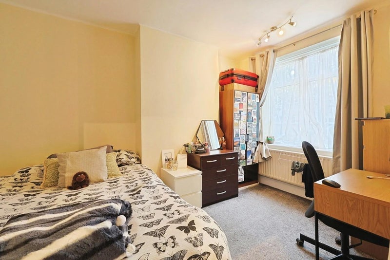 Room Davidson Gardens in Greater London
