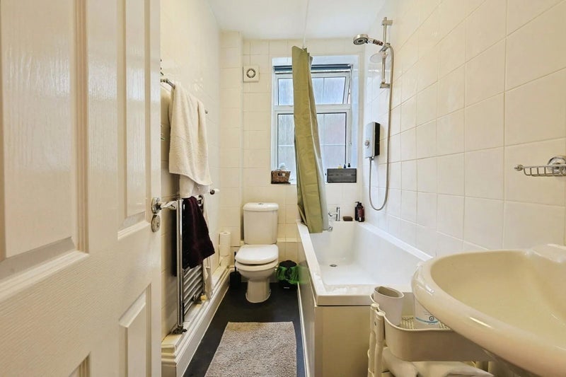 Room Davidson Gardens in Greater London