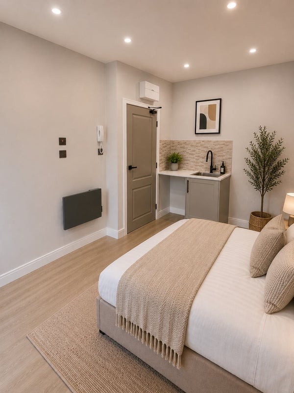 Room Cromwell Road in Poole