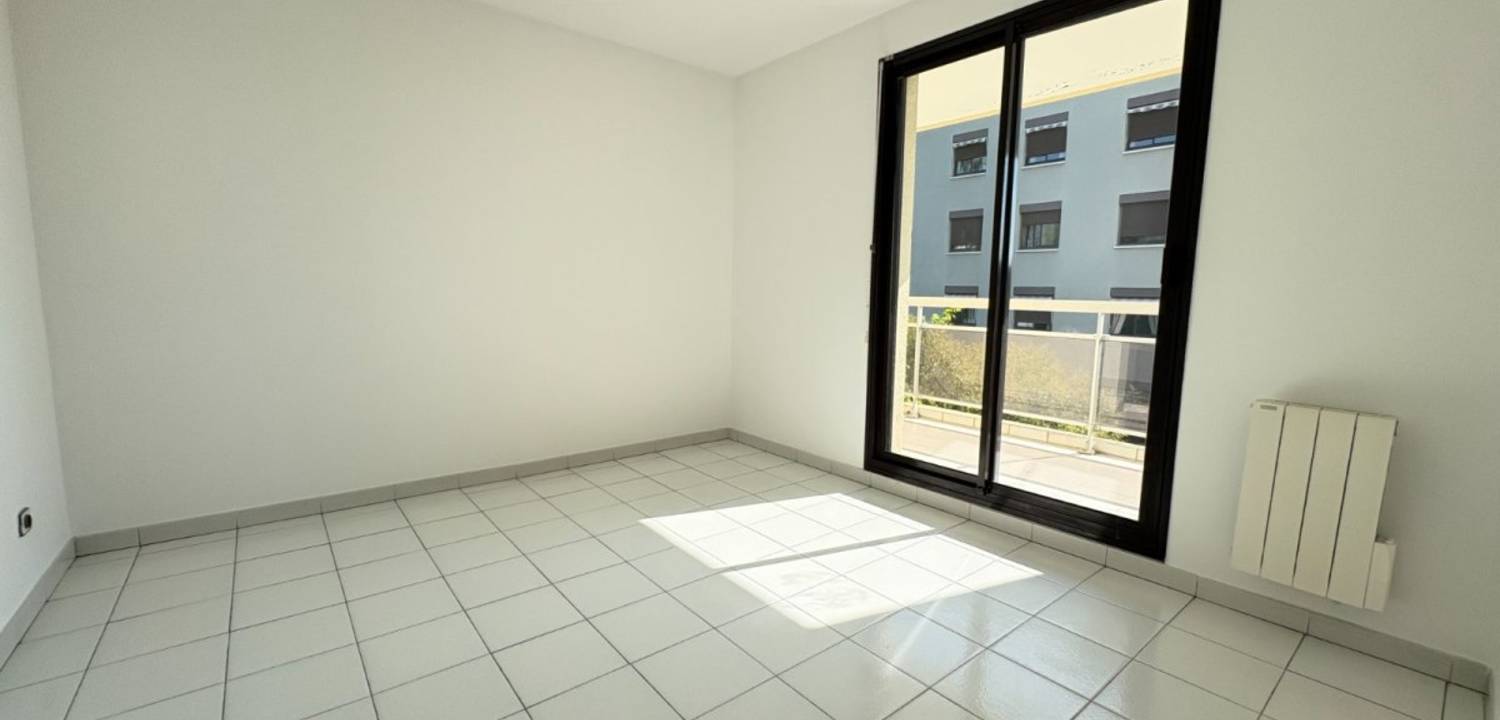 Flat Boulevard de Provence in Saint-Laurent-du-Var