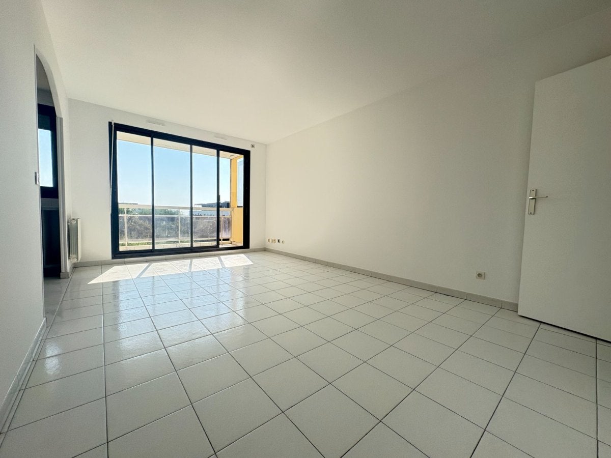 Flat Boulevard de Provence in Saint-Laurent-du-Var